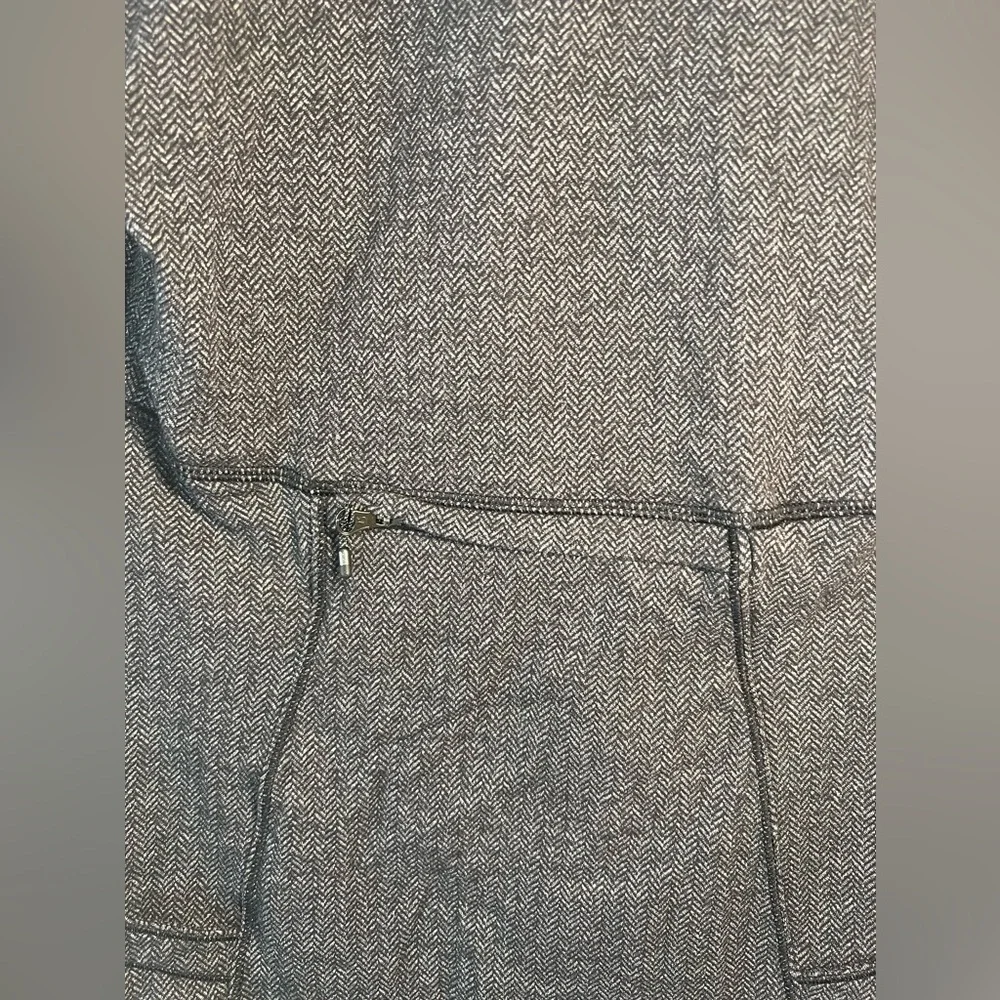 Lululemon‎ Gray Fitted Polo Sweatshirt with Contoured Seams
